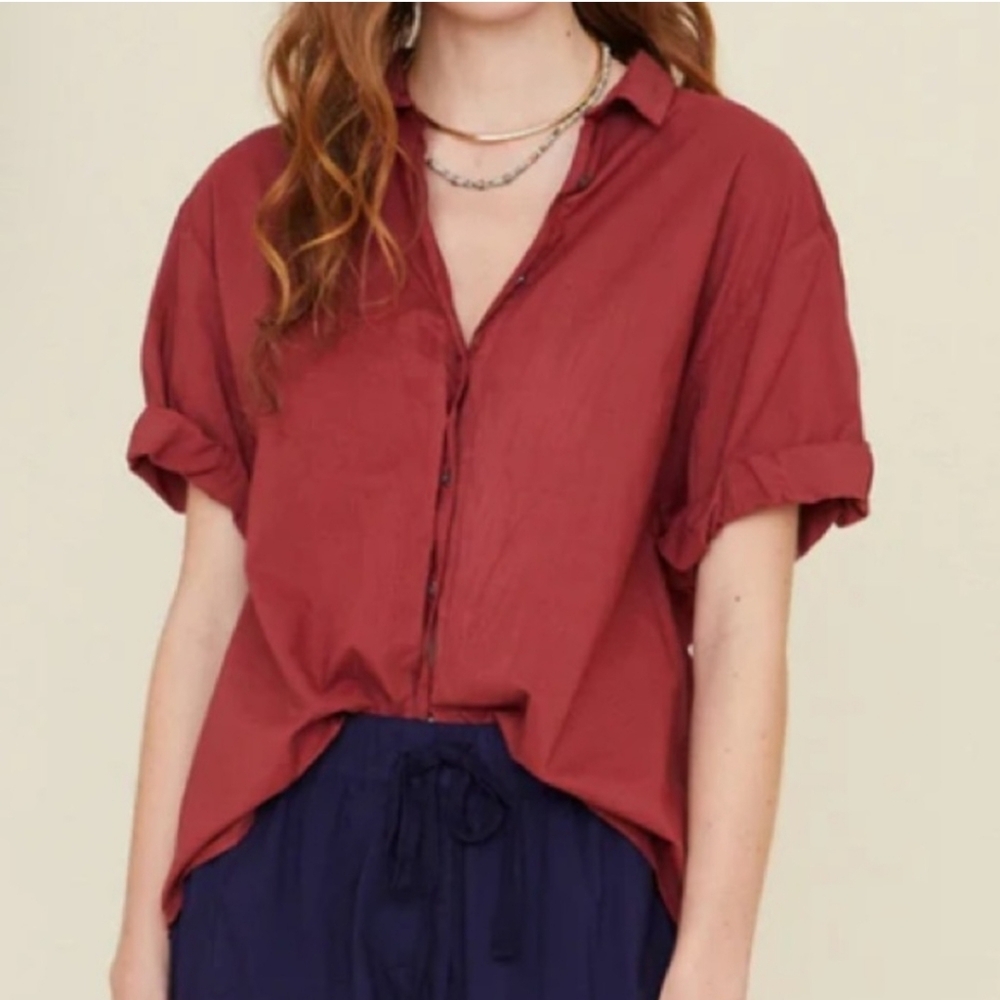 XiRENA Channing Brick Color Hidden Button Rolled Short Sleeve Button Down